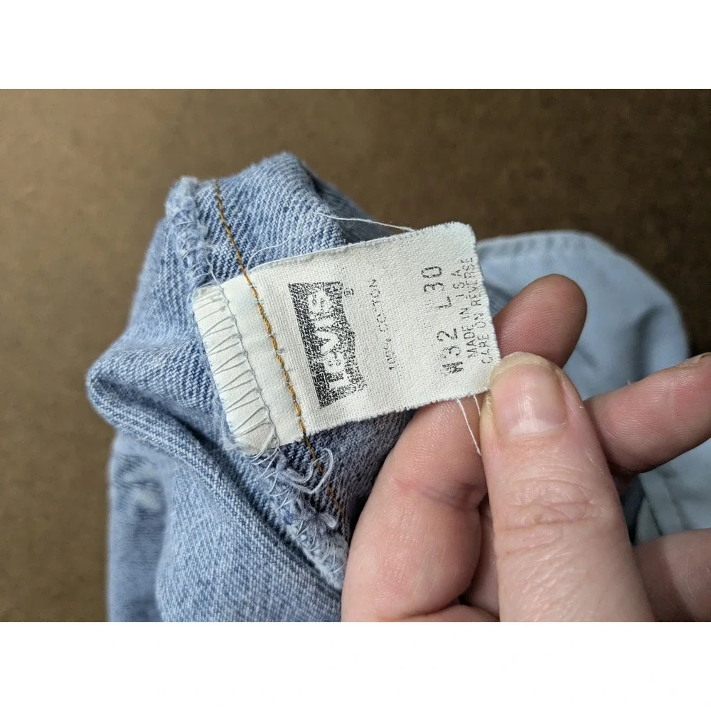 Vintage Levis 560 Loose Fit Tapered Leg Jeans Light Wash Made in USA 32x30